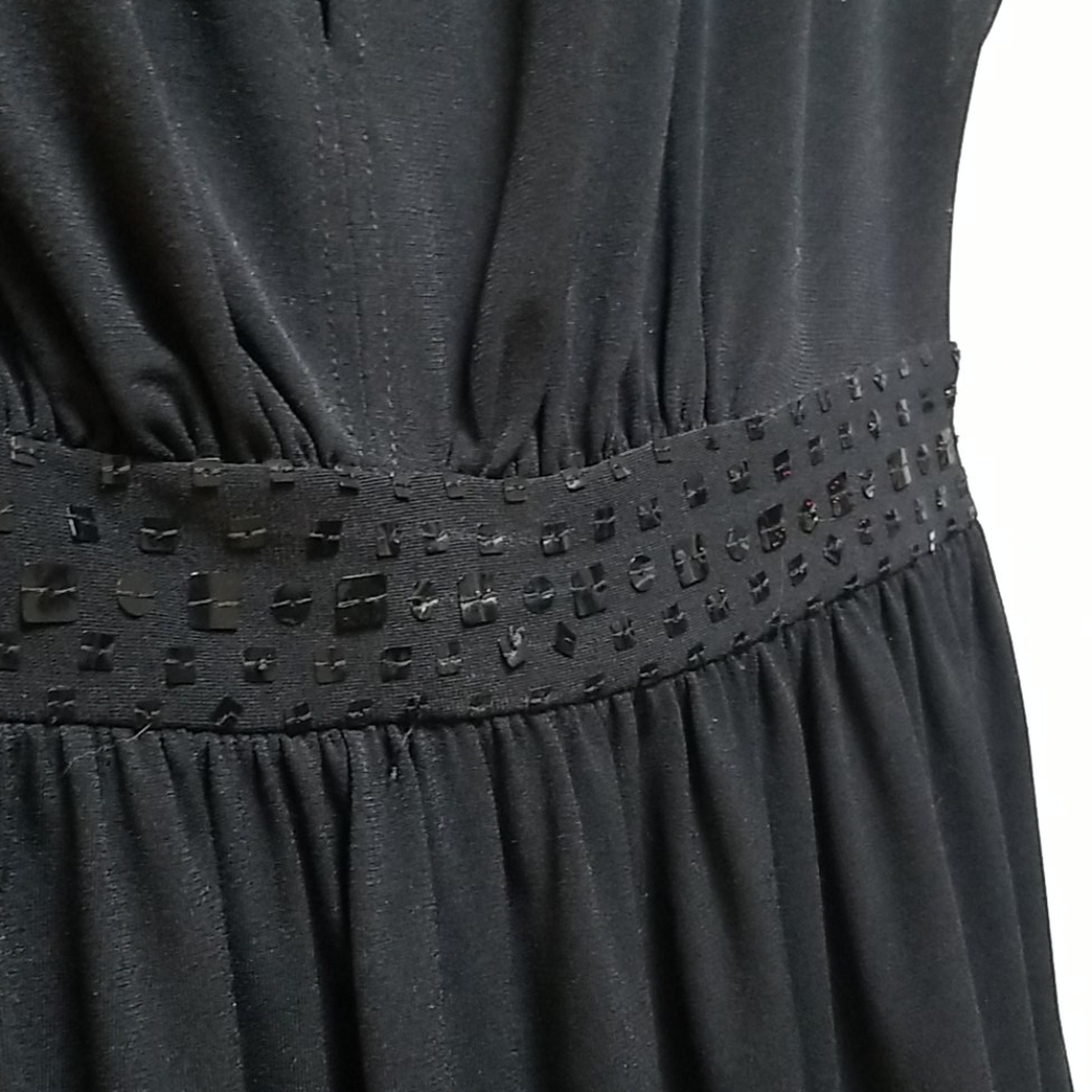 👗GNW CAP-SLEEVED BLACK DRESS
